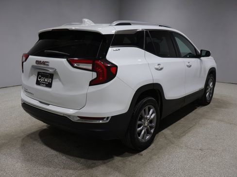 Used 2024 GMC Terrain SLT AWD/4WD image 2