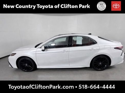 Used 2022 Toyota Camry XSE image 6