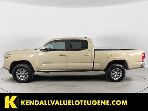 Used 2017 Toyota Tacoma SR5 w/ Tow Package AWD/4WD image 8