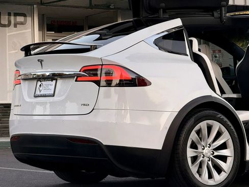 Used 2018 Tesla Model X 75D AWD/4WD image 9