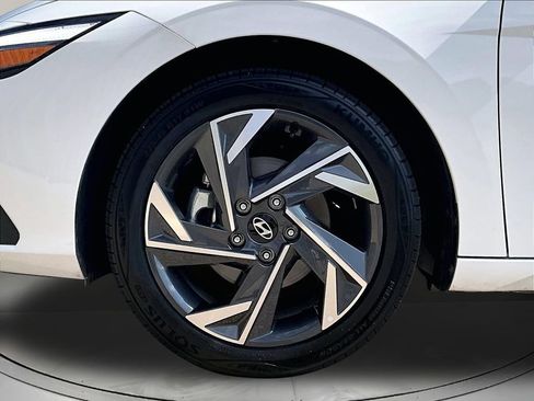 Used 2025 Hyundai Elantra Sport FWD image 31