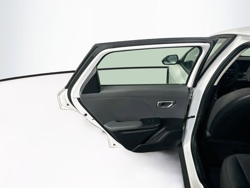 Used 2025 Kia K4 FWD image 25