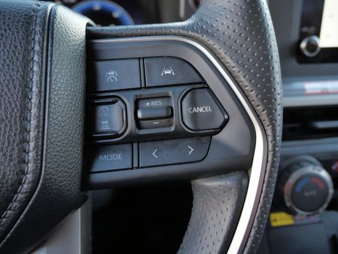 Certified 2025 Toyota 4Runner TRD Off-Road image 29