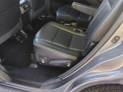 Used 2017 Toyota Highlander XLE AWD/4WD image 10