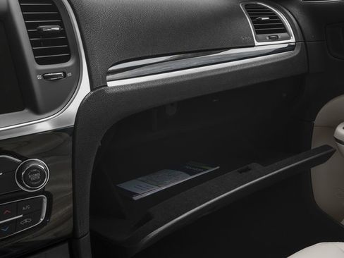 Used 2016 Chrysler 300 Limited image 19