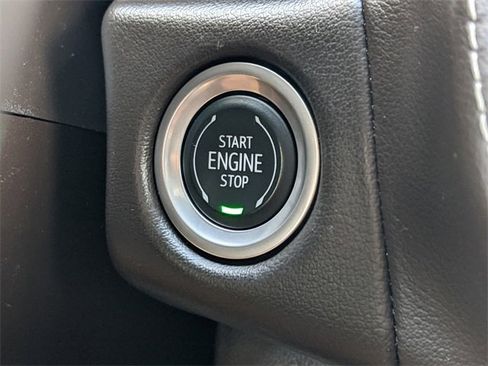 Used 2023 Chevrolet Suburban LT image 28