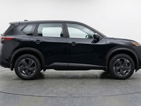 Used 2025 Nissan Rogue SV image 11