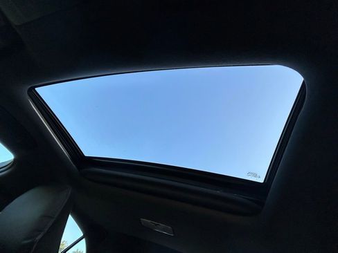 Used 2022 Toyota Corolla SE w/ SE Premium Package FWD image 29