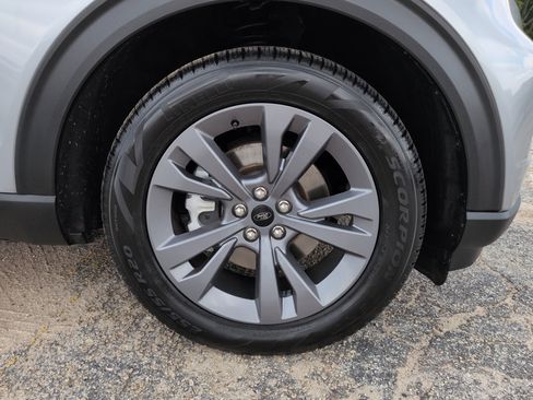 Certified 2022 Ford Explorer XLT w/ Equipment Group 202A RWD image 9