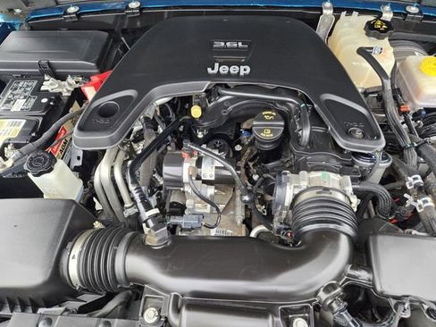 Used 2020 Jeep Wrangler Unlimited Sahara AWD/4WD image 29