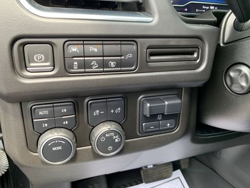 Used 2022 Chevrolet Tahoe Z71 w/ Luxury Package AWD/4WD image 23