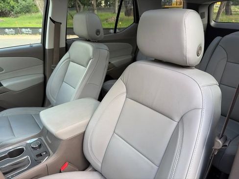 Used 2018 Chevrolet Traverse LT FWD image 11