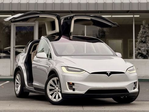 Used 2017 Tesla Model X 100D image 2