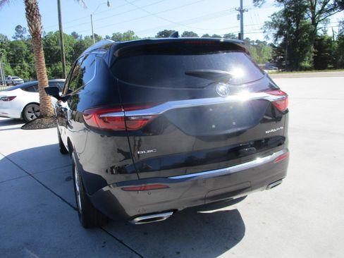 Used 2018 Buick Enclave Essence image 12