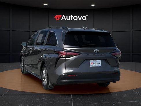 Used 2021 Toyota Sienna XLE AWD/4WD image 3
