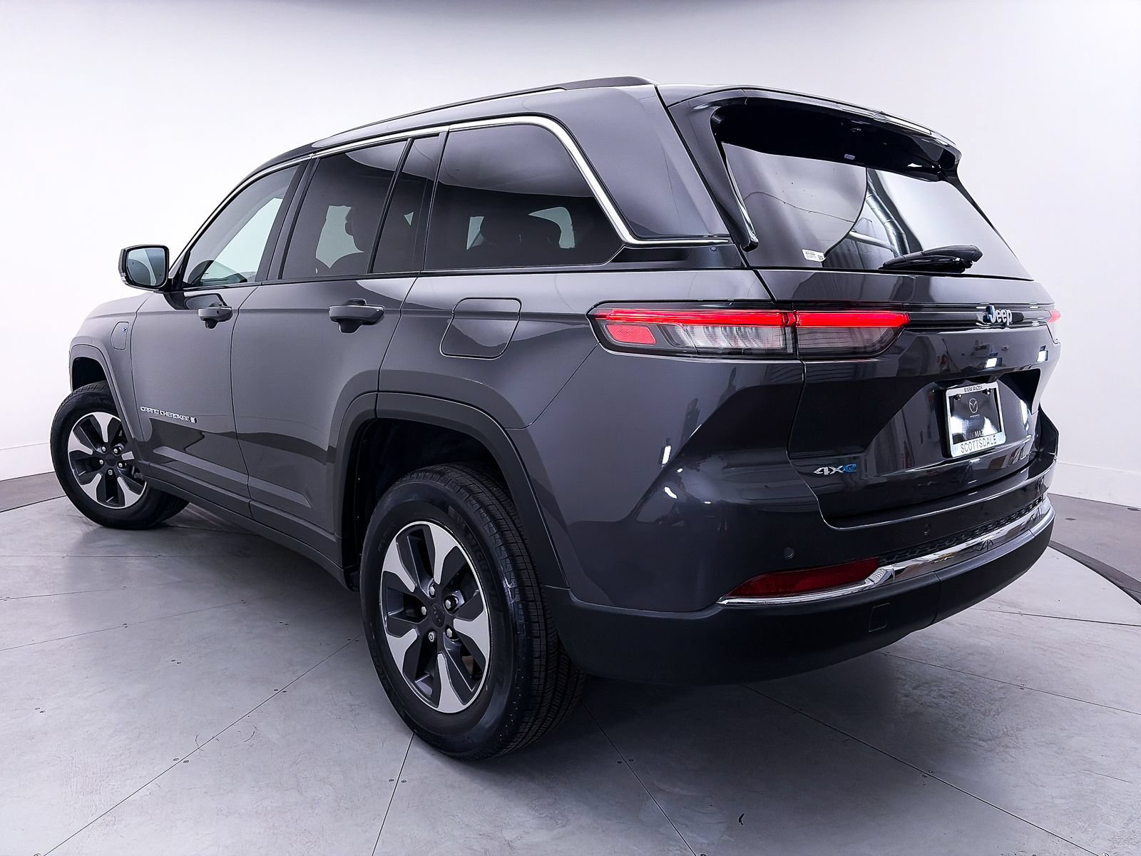 Used 2022 Jeep Grand Cherokee Limited 4xe AWD/4WD image 2