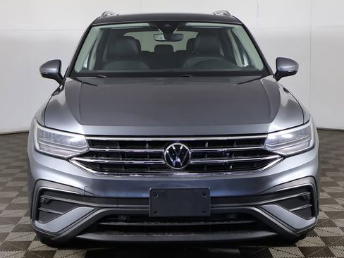 Used 2023 Volkswagen Tiguan SE w/ Panoramic Sunroof Package FWD image 12