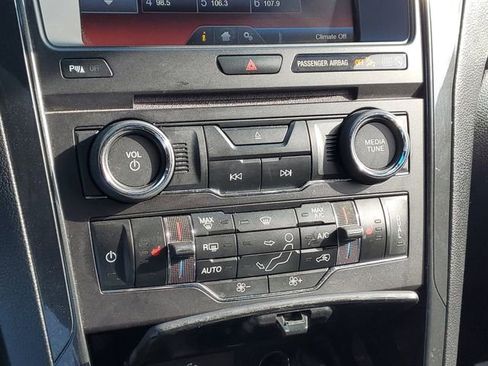 Used 2016 Ford Explorer XLT w/ Equipment Group 202A image 26