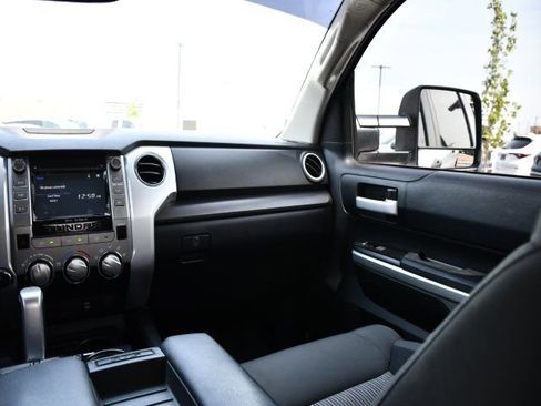 Used 2017 Toyota Tundra SR5 w/ SR5 Upgrade Package AWD/4WD image 19