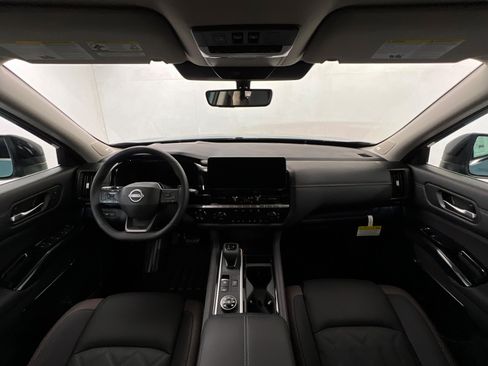 New 2026 Nissan Pathfinder Platinum AWD/4WD image 9