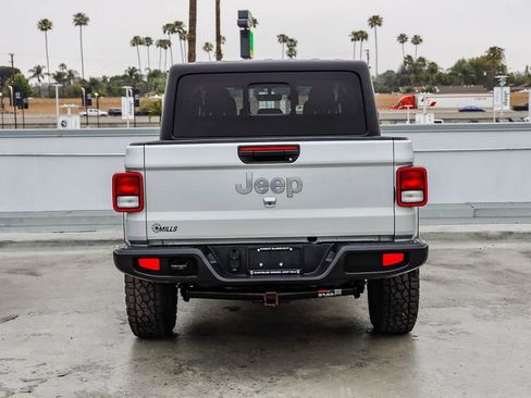 Used 2023 Jeep Gladiator Overland AWD/4WD image 7