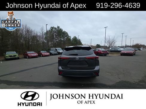 Used 2021 Toyota Highlander L image 16