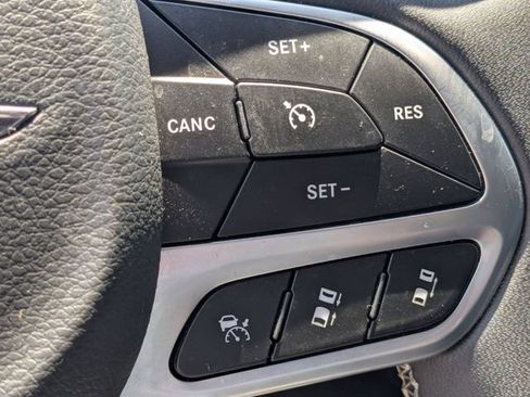 Used 2025 Chrysler Pacifica Select FWD image 18