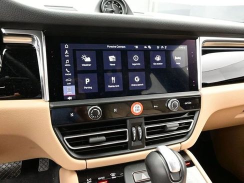 Certified 2025 Porsche Macan AWD/4WD image 10