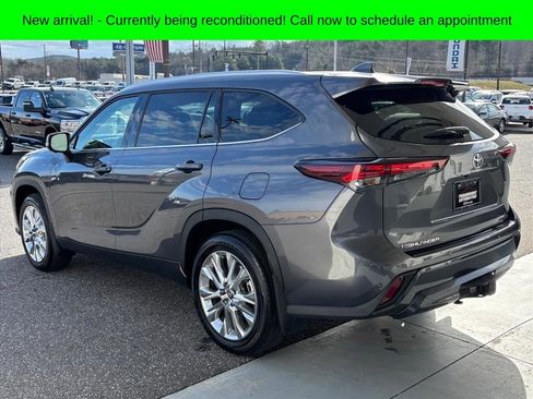 Used 2025 Toyota Highlander Limited image 2