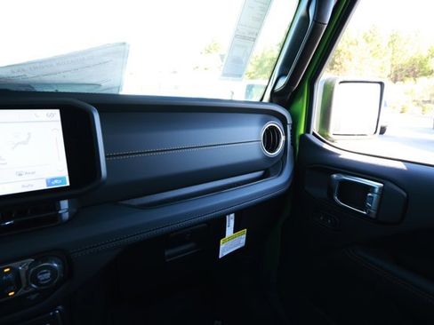 New 2025 Jeep Gladiator Sport image 21