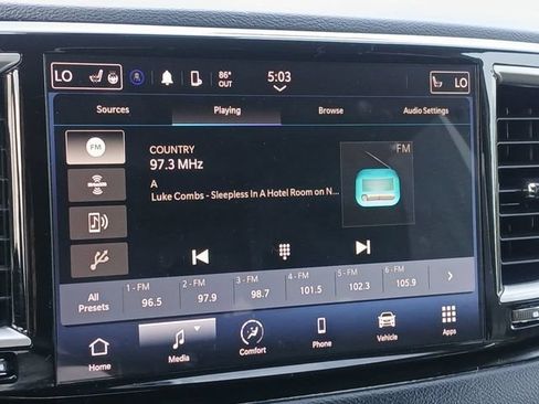 Used 2023 Chrysler Pacifica Touring-L FWD image 17