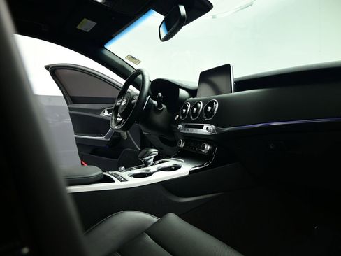 Certified 2021 Kia Stinger GT2 image 31