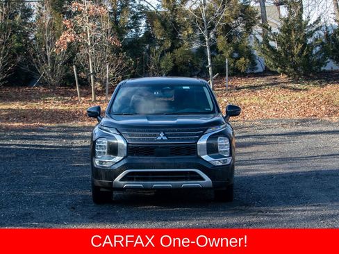 Used 2024 Mitsubishi Outlander SE image 2