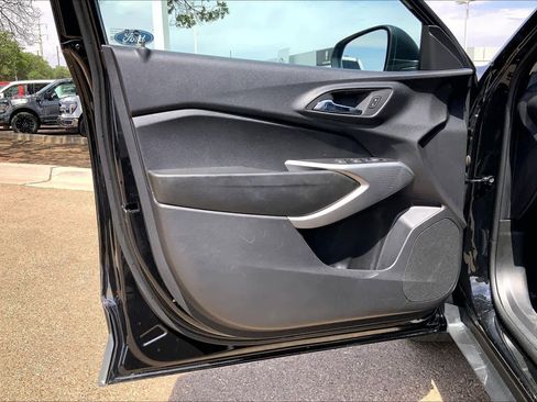 Used 2025 Chevrolet Trax LS FWD image 22