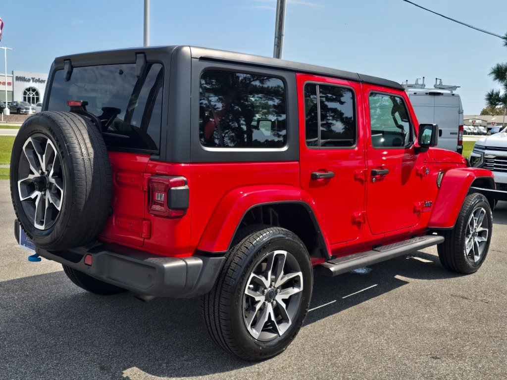 Used 2024 Jeep Wrangler Unlimited w/ Convenience Group AWD/4WD image 5