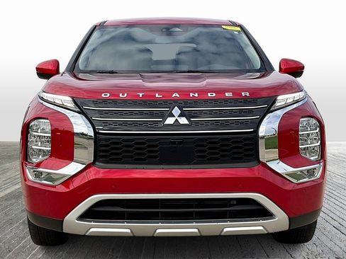 Used 2023 Mitsubishi Outlander SE image 2