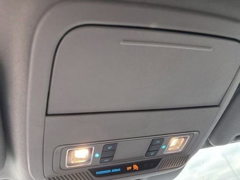 Used 2022 Ford Explorer XLT image 30