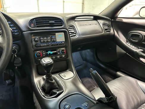 Used 2004 Chevrolet Corvette Z06 w/ Memory Package RWD image 29