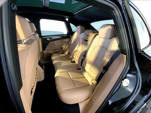 Certified 2023 Porsche Macan AWD/4WD image 24