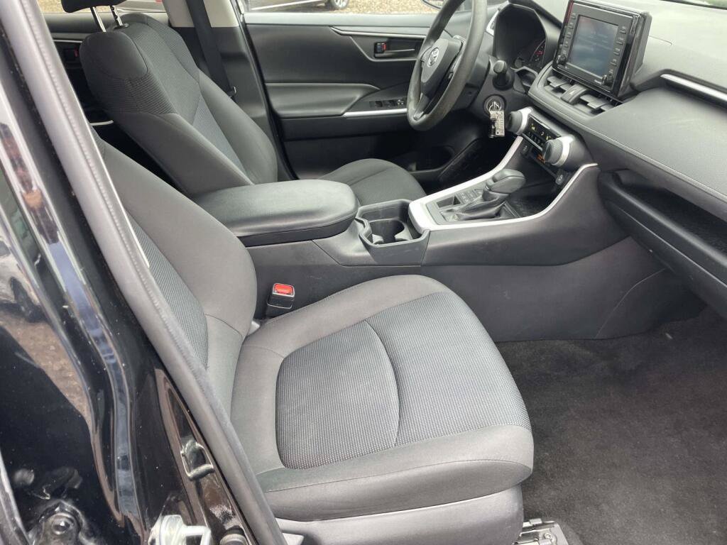 Used 2020 Toyota RAV4 LE AWD/4WD image 19
