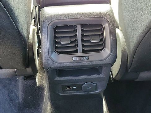 Used 2020 Volkswagen Tiguan SE image 11