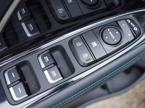 Used 2022 Kia Niro EX Premium w/ Cold Weather Package image 22