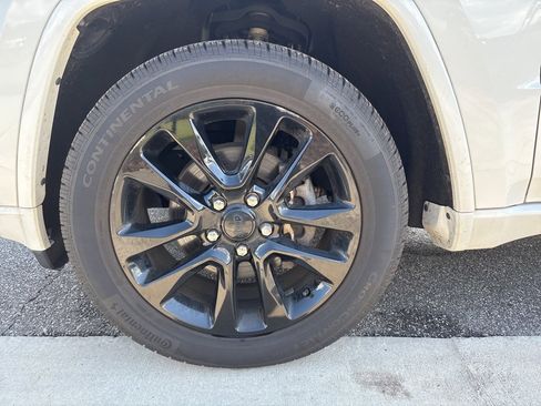 Used 2019 Jeep Grand Cherokee Altitude image 14