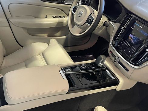 Used 2025 Volvo S60 T8 Ultra w/ Climate Package image 38