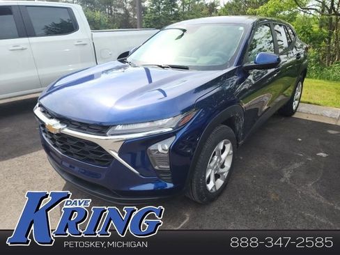 Used 2024 Chevrolet Trax LS w/ LS Convenience Package FWD image 1