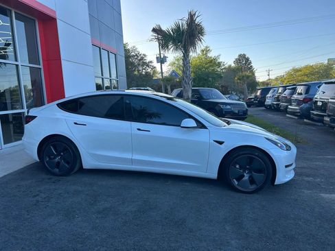 Used 2021 Tesla Model 3 Standard Range Plus image 4