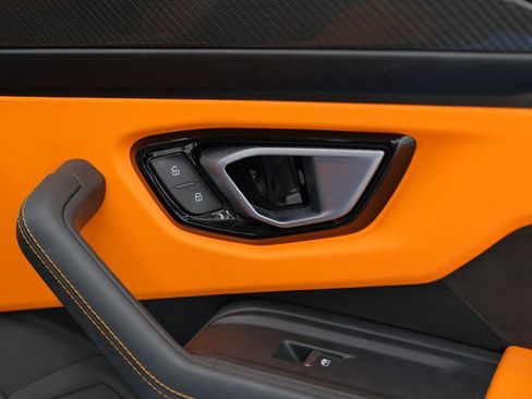 Used 2022 Lamborghini Urus image 45