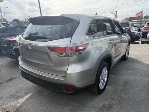 Used 2015 Toyota Highlander LE image 4