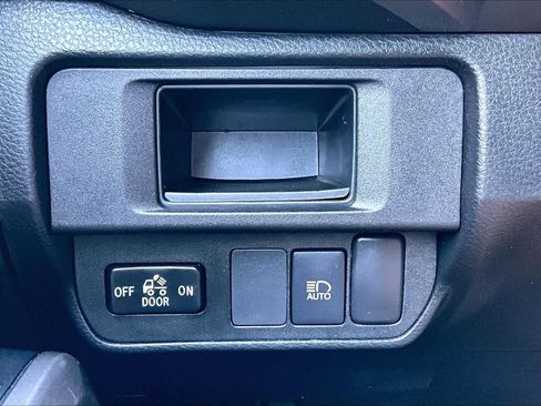 Used 2019 Toyota Tacoma SR5 AWD/4WD image 34