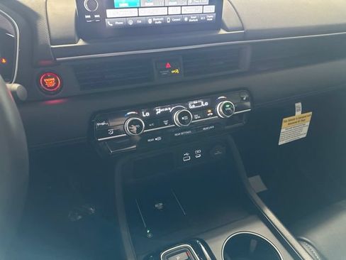 Used 2025 Honda Pilot EX-L image 13